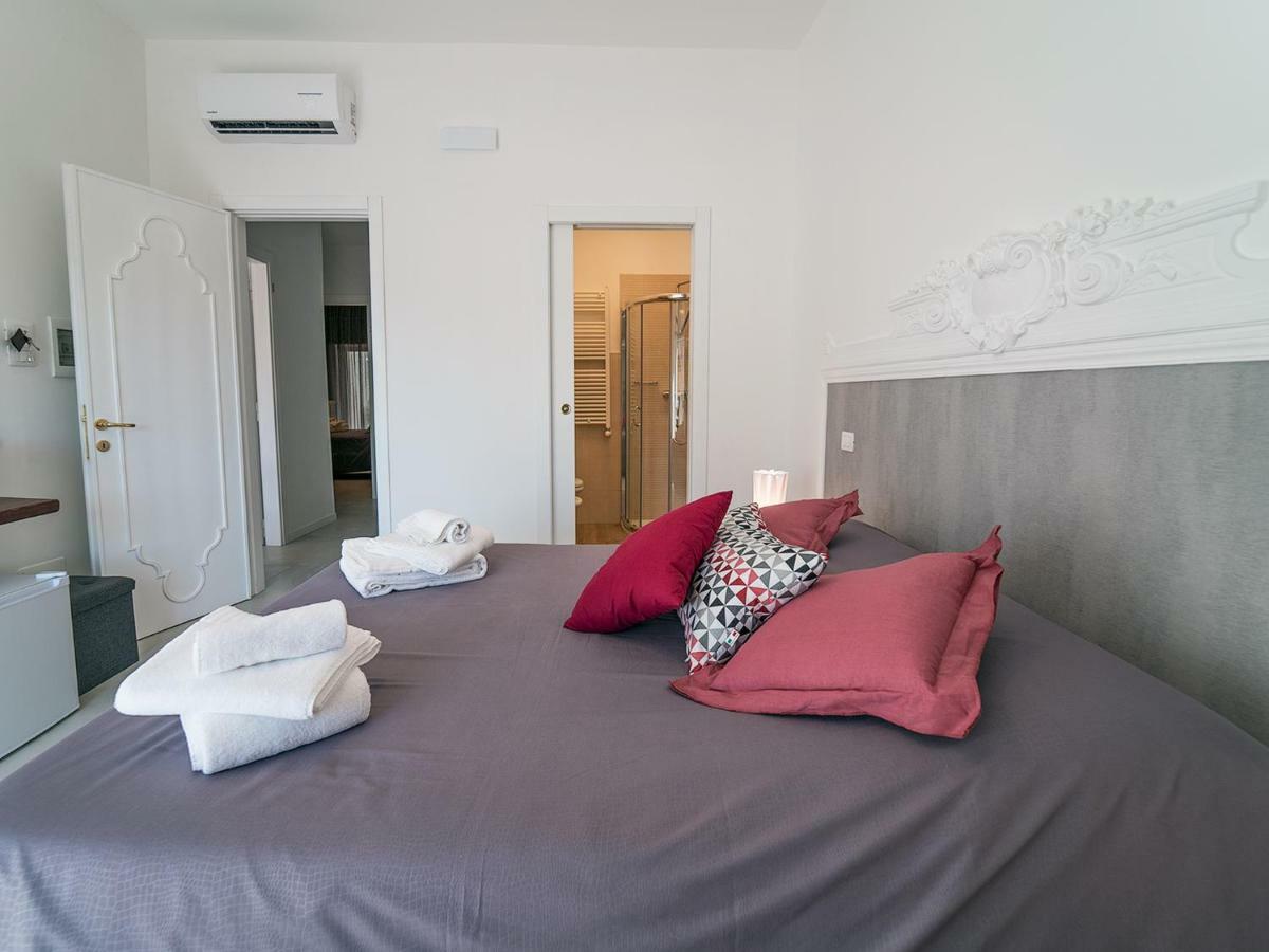 Le Caruse Hotel Lecce Bagian luar foto